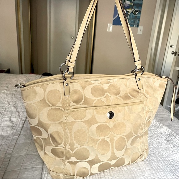 COACH Signature 'Leah' Canvas Tote Cream - Picture 4 of 9